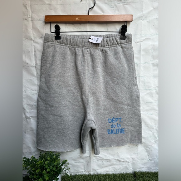 GALLERY DEPT
Straight-Leg Logo-Print Frayed Cotton-Jersey
Drawstring Shorts
$295 - Picture 10 of 14